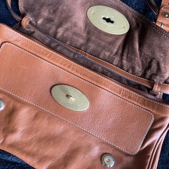 Mulberry Alexa clutch. Has crossbody strap. Beautiful bag - Picture 2 of 7